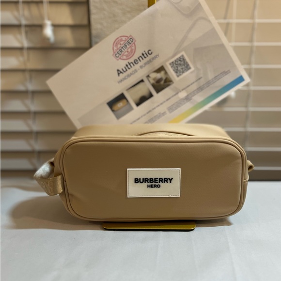 Burberry Hero Tan Toiletry Bag with COA - Picture 1 of 17